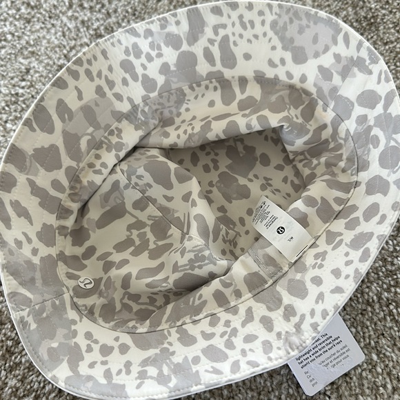 Lululemon both ways bucket hat white size M/L - Picture 3 of 5